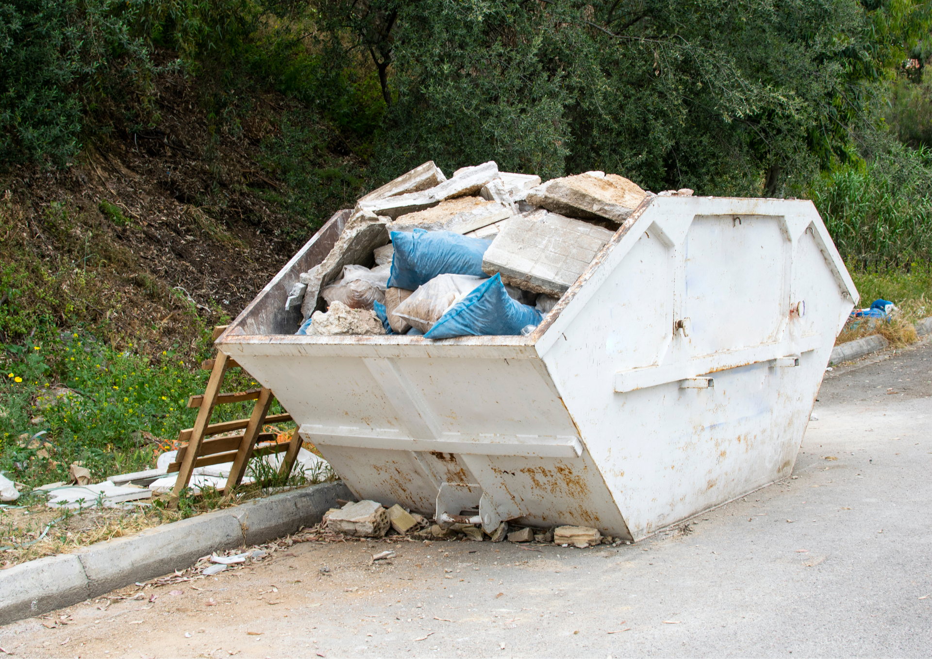 When to Choose a 2-Yard Skip for an Affordable Waste Removal