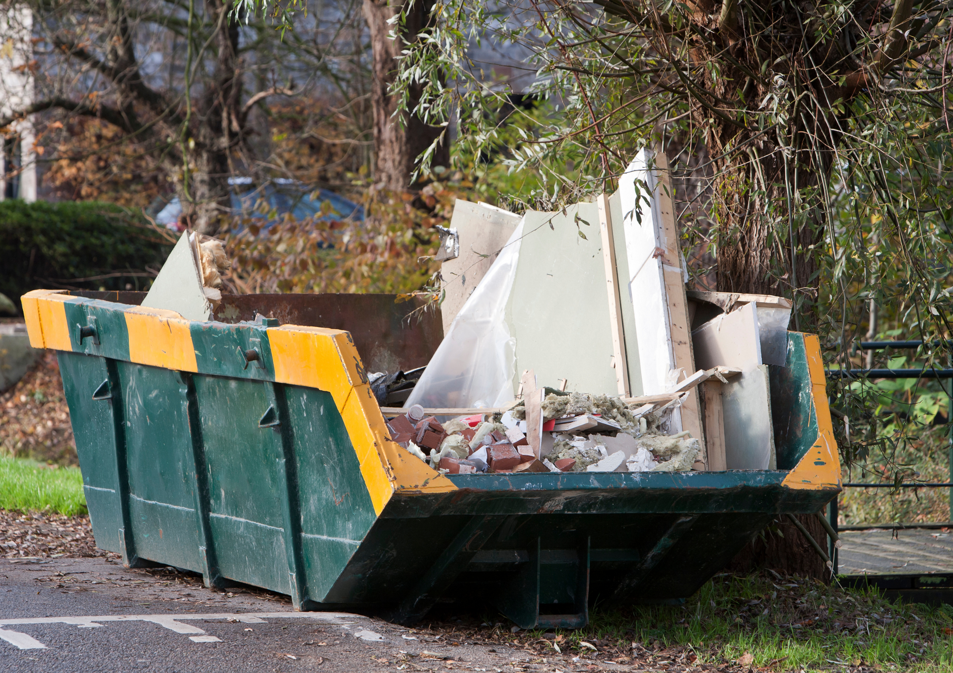 The Key Benefits of Same Day Skip Hire for Urgent Clean-Up Needs