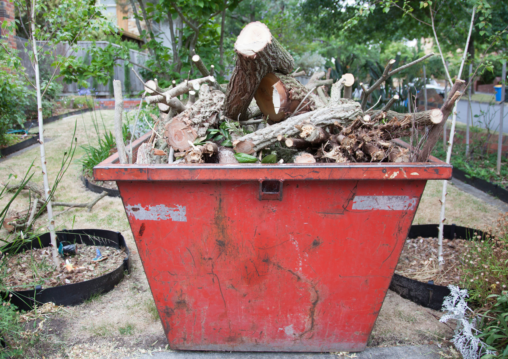 Budget Tips for Garden Waste Removal with the Cheapest Skip Hire